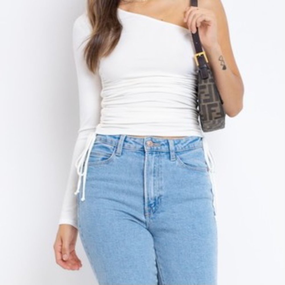 ❌SOLD OUT❌GRACE ONE SHOULDER RUCHED TOP - Picture 3 of 6